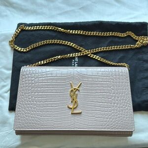 SAINT LAURENT 
Calfskin Crocodile Embossed Monogram Chain Wallet Rose Antic